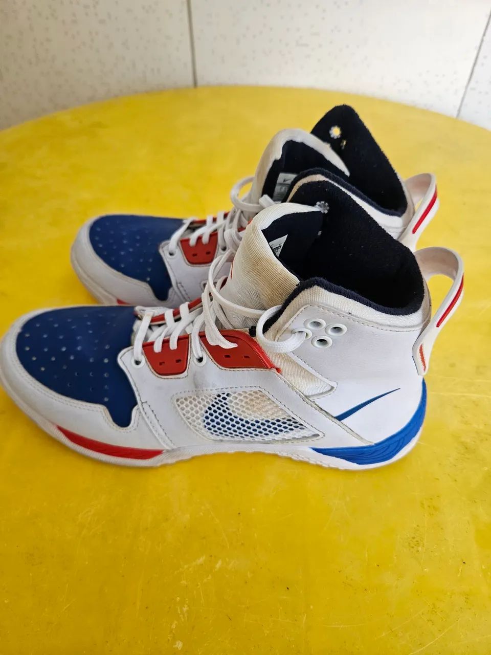 Vdo Botas semi novo para academia,  Treino etc. Só número 40 no precinho 55,00  cada Par - Foto 4