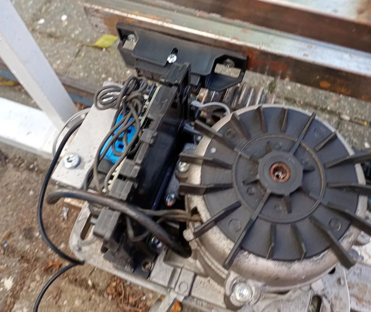 Manutenção e Reparos em Portões Eletrônicos  TECNOSERVICES - Foto 5