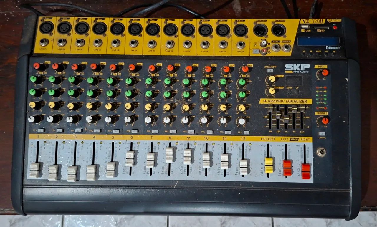 Mesa de Som SPK VZ - 120II Novinha