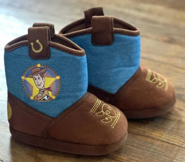 Pantufa Woody Toy Story Disney tamanho 20-21 importada (Desapego)