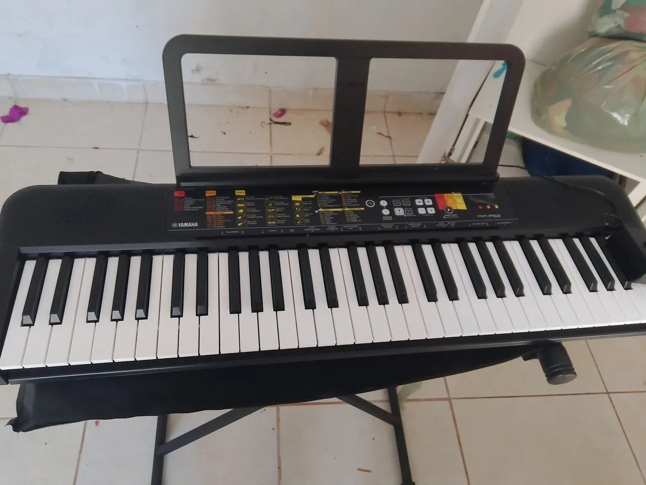 Teclado Yamaha PSR-F52 - Ótimo estado!
