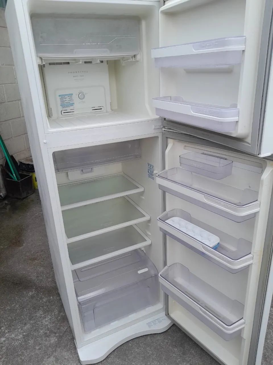 Geladeira Electrolux  Frost Free 382 Litros - 950$