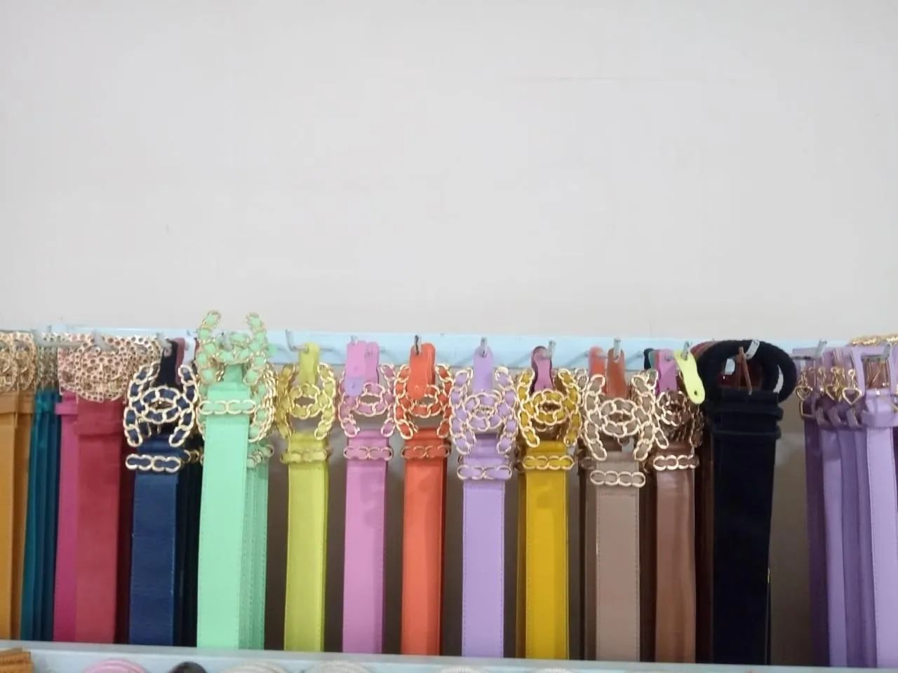 Bolsas cintos botas sandálias  - Foto 5