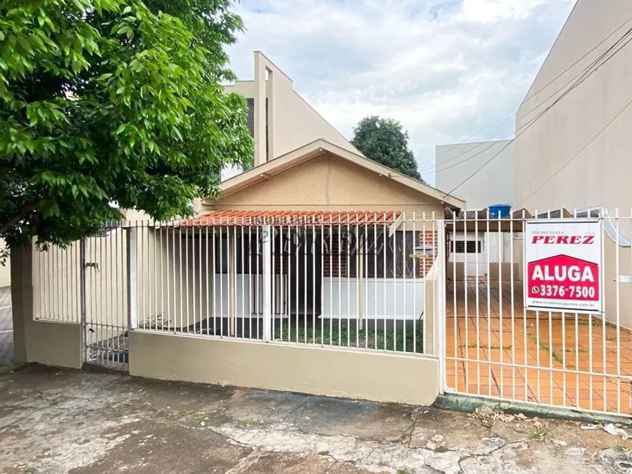 A Imobiliária Perez oferece a você mais uma ótima oportunidade de casa para locação em Lon
