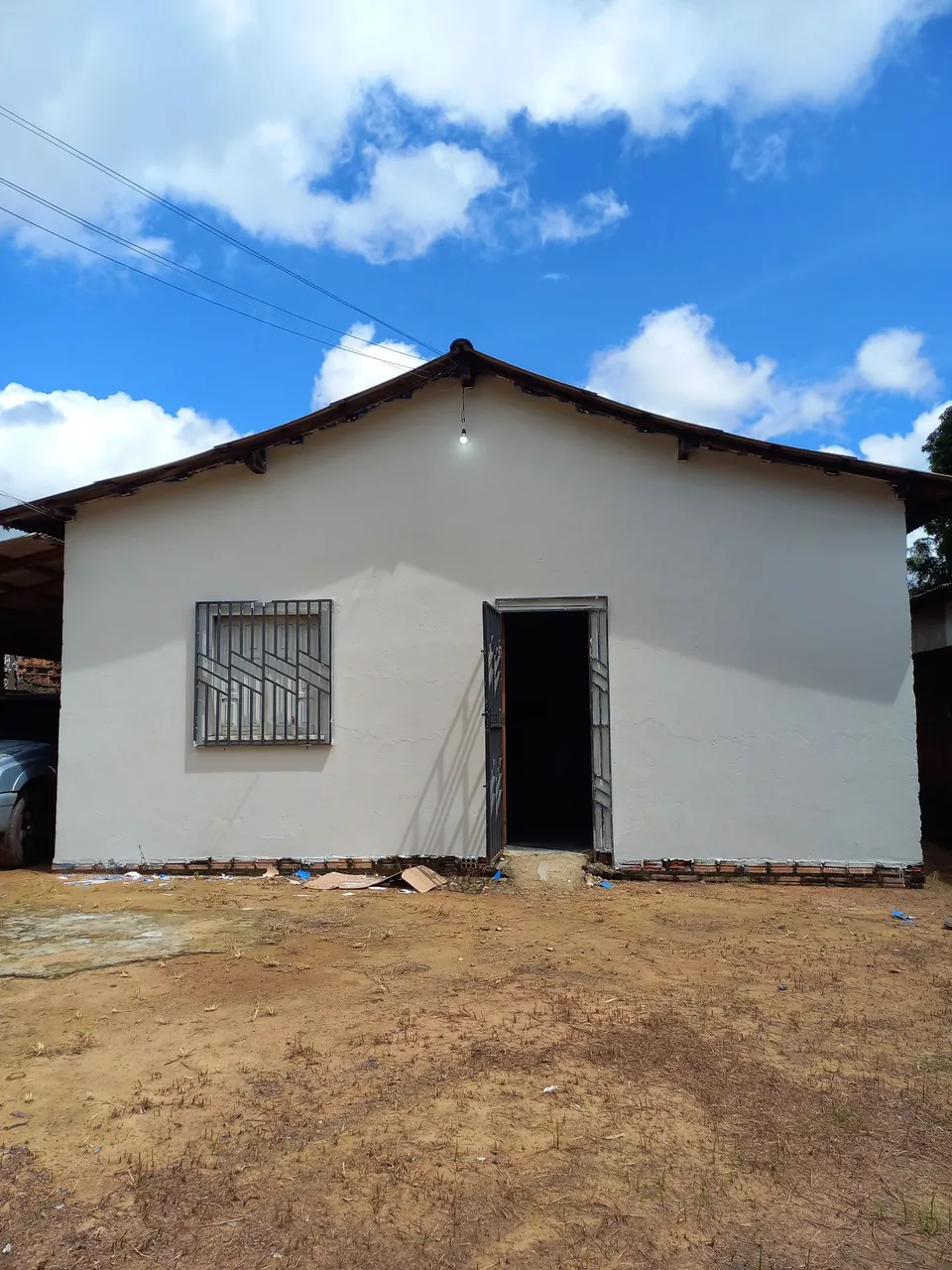 Aluga-se uma casa no Tancredo Neves