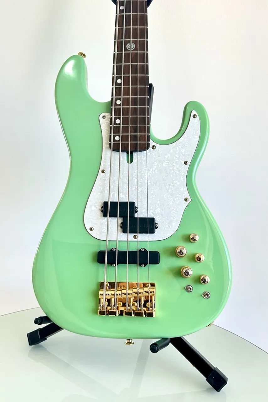 Contra Baixo Deoliveira Salt PJ Bass 5 Cordas - Soft Green (Acompanha case Deoliveira)
