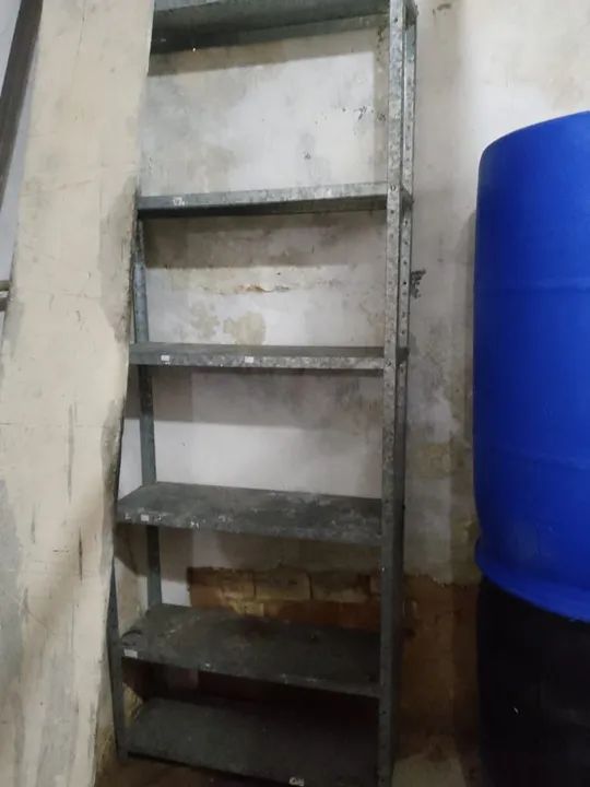 Prateleira de metal para comércio