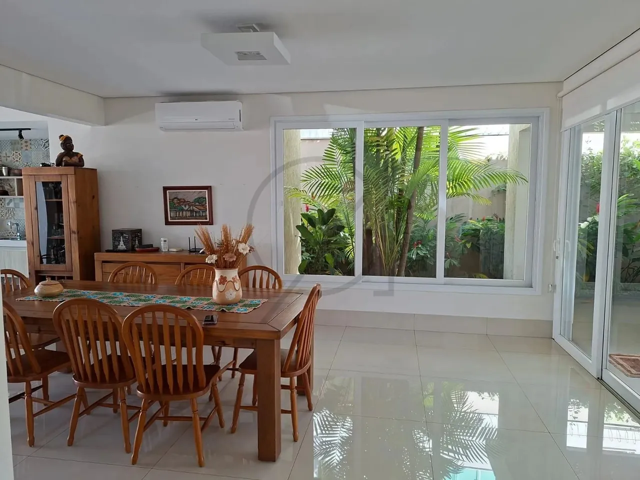 VENDE-SE SOBRADO NA 303 SUL COM QUATRO SUITES
