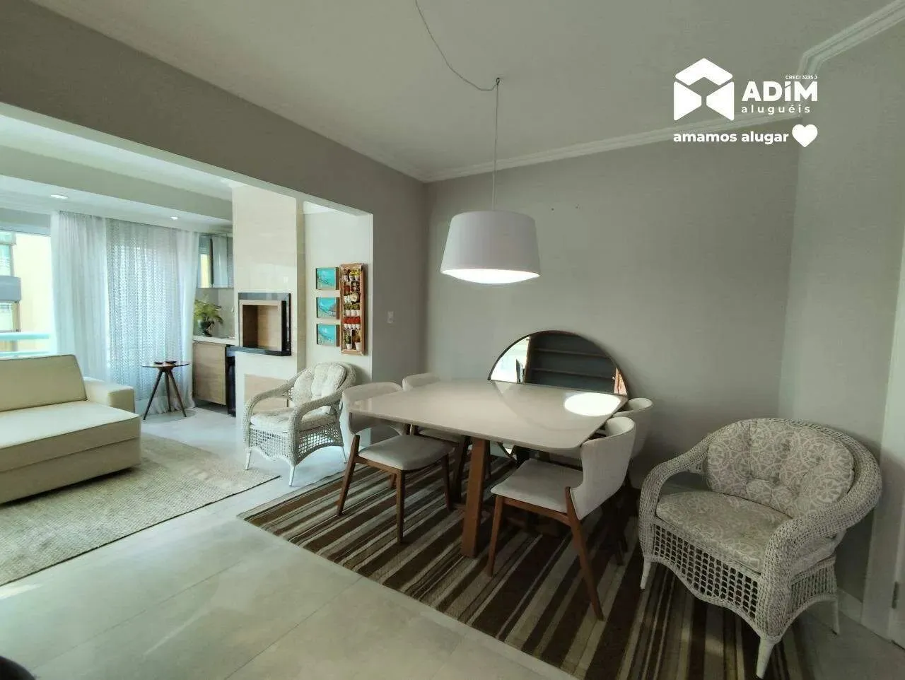 Aluguel anual: Apartamento de 2 suítes e 2 vagas de garagem em Balneário Camboriú