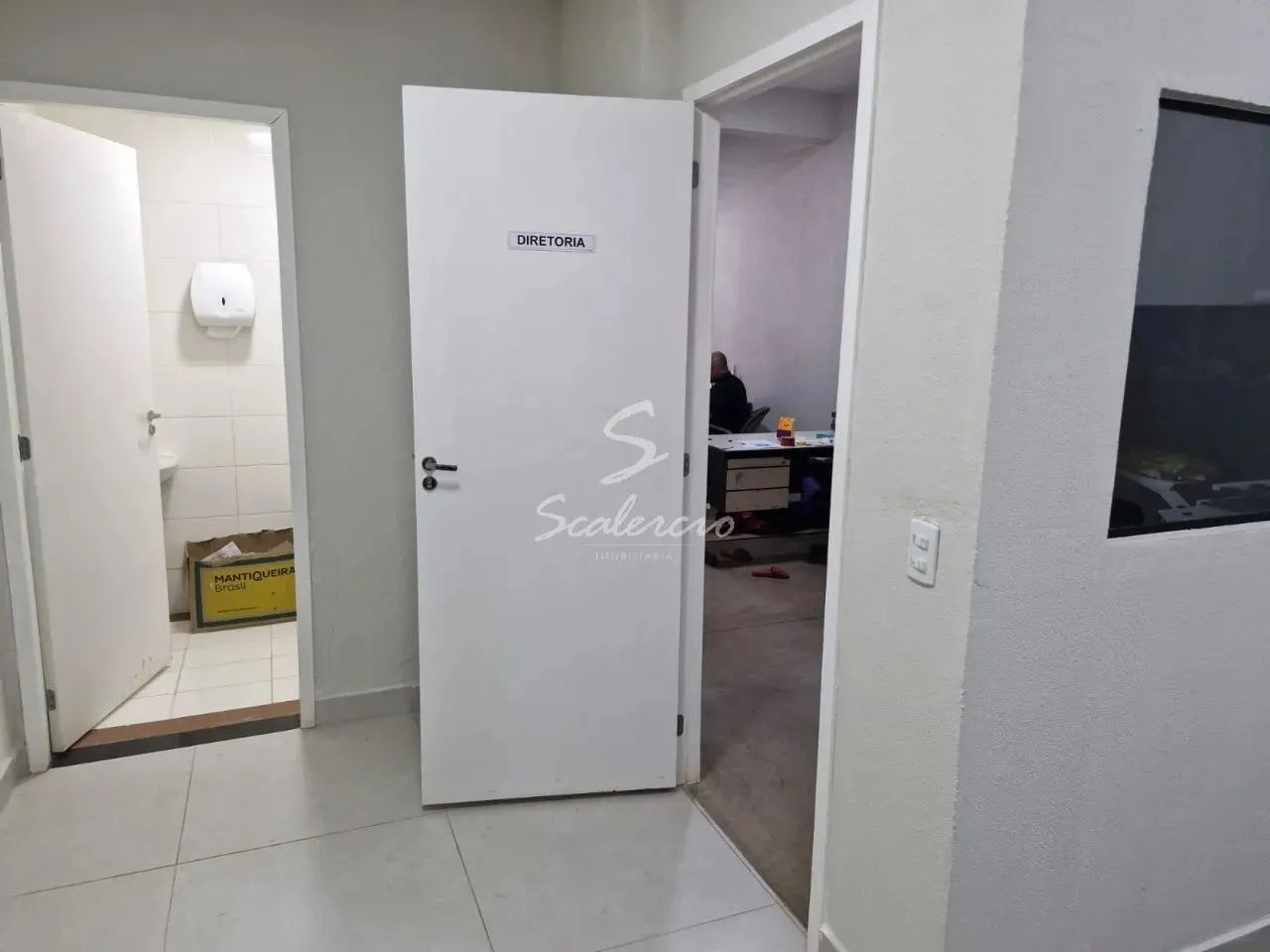 loja 200m², frente rua, dividida, estrutura 3 andares, ótima localização, QN 01, Riacho Fu - Foto 4