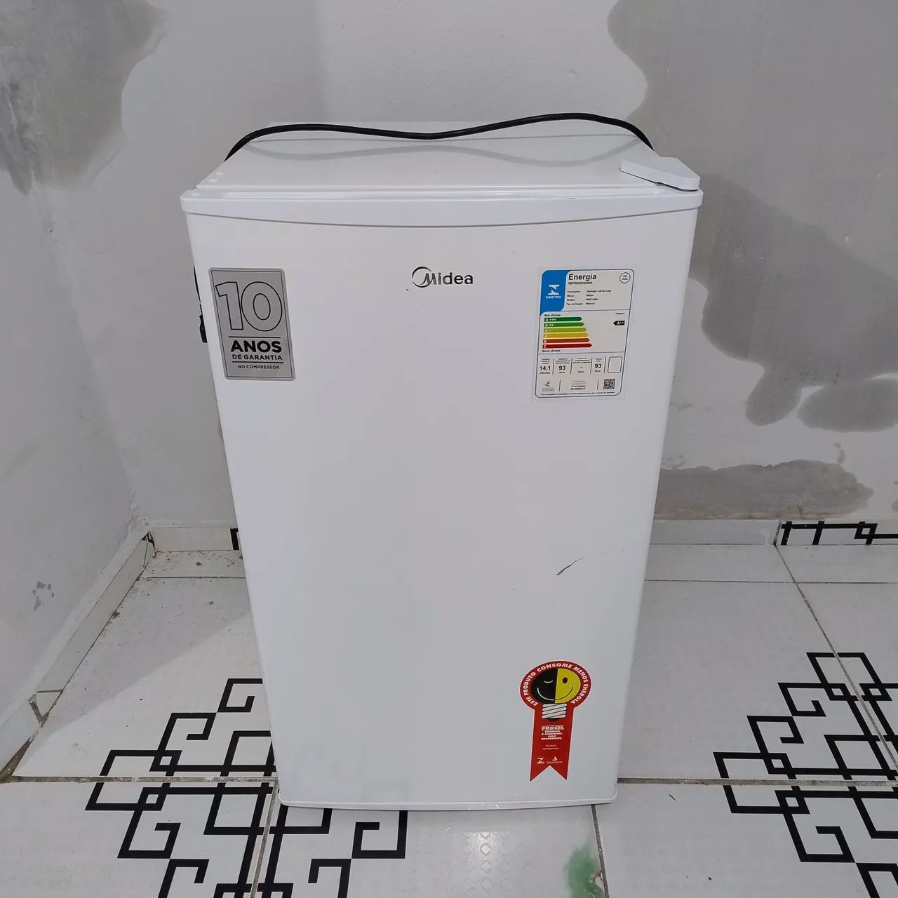 Frigobar Midea 220v R$800,00