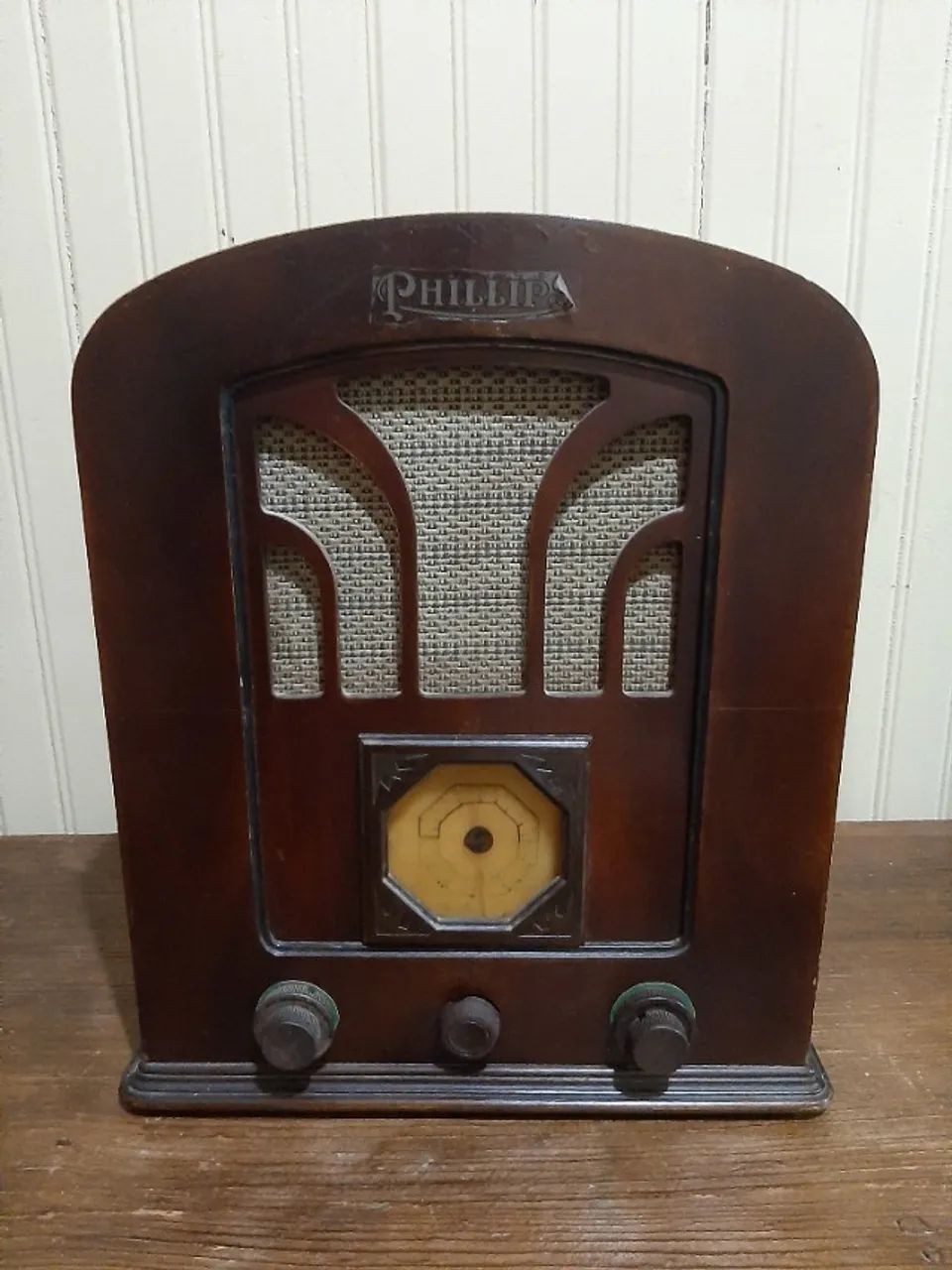 Rádio modelo capelinha antigo