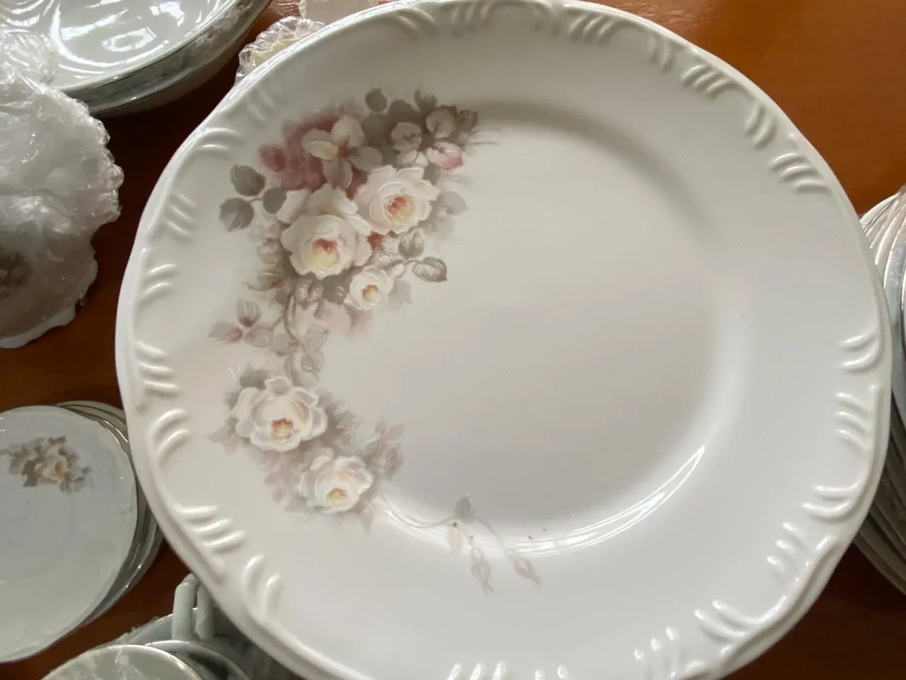 Jogo de Pratos de porcelana Schimitd com Rosas