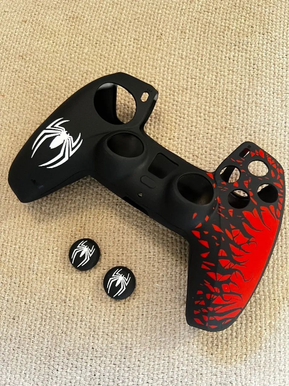 Capa controle PS5 Homem-Aranha + Grip grátis  - Foto 2