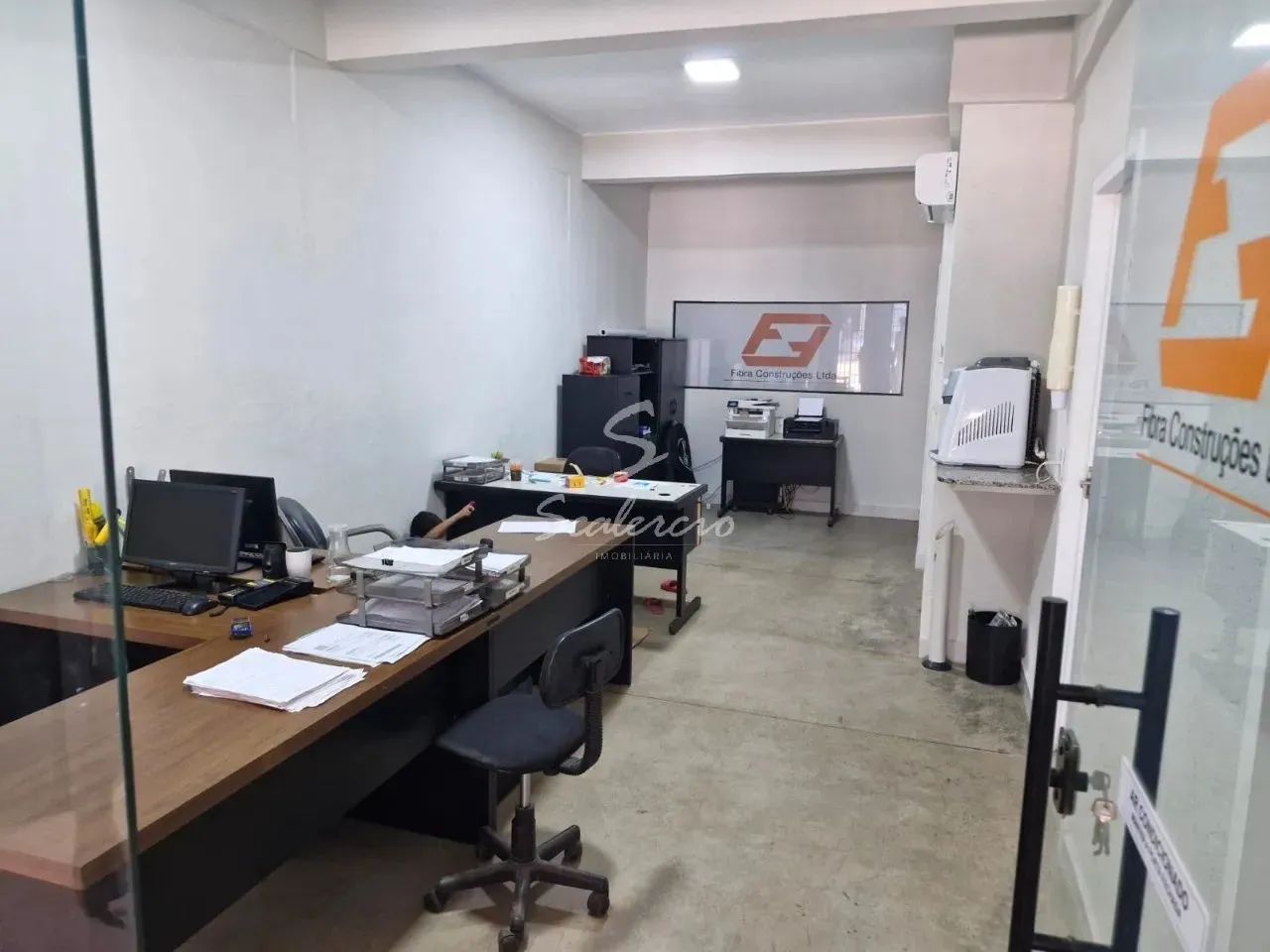 loja 200m², frente rua, dividida, estrutura 3 andares, ótima localização, QN 01, Riacho Fu - Foto 3