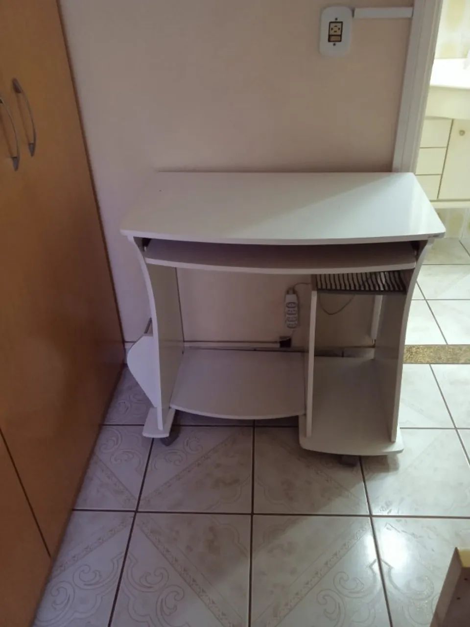 Mesinha de computador e telefone 64872027933953120