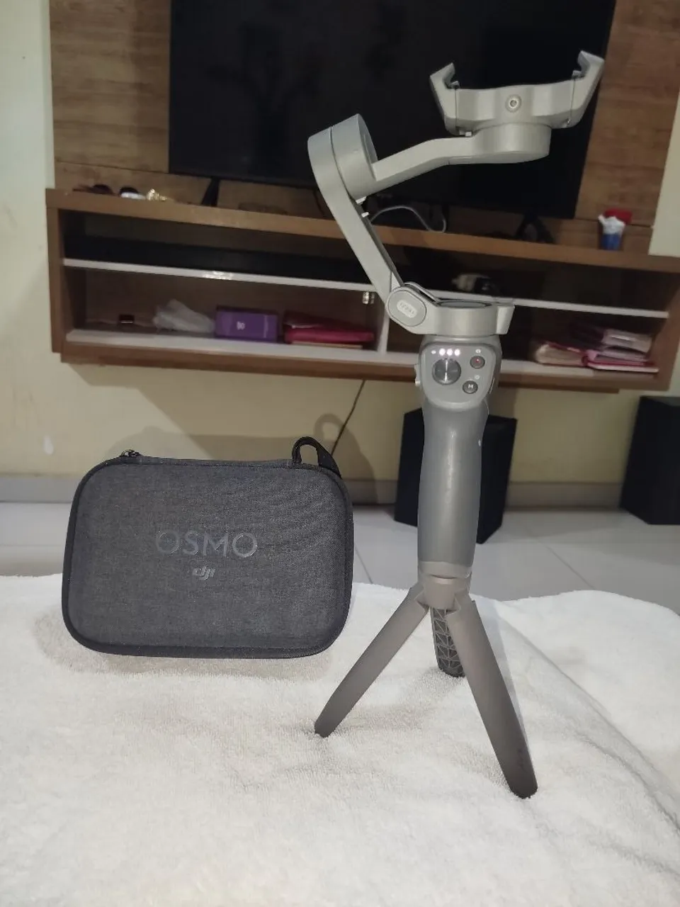 Estabilizador Gimbal DJI Osmo Mobile 3 + Tripé