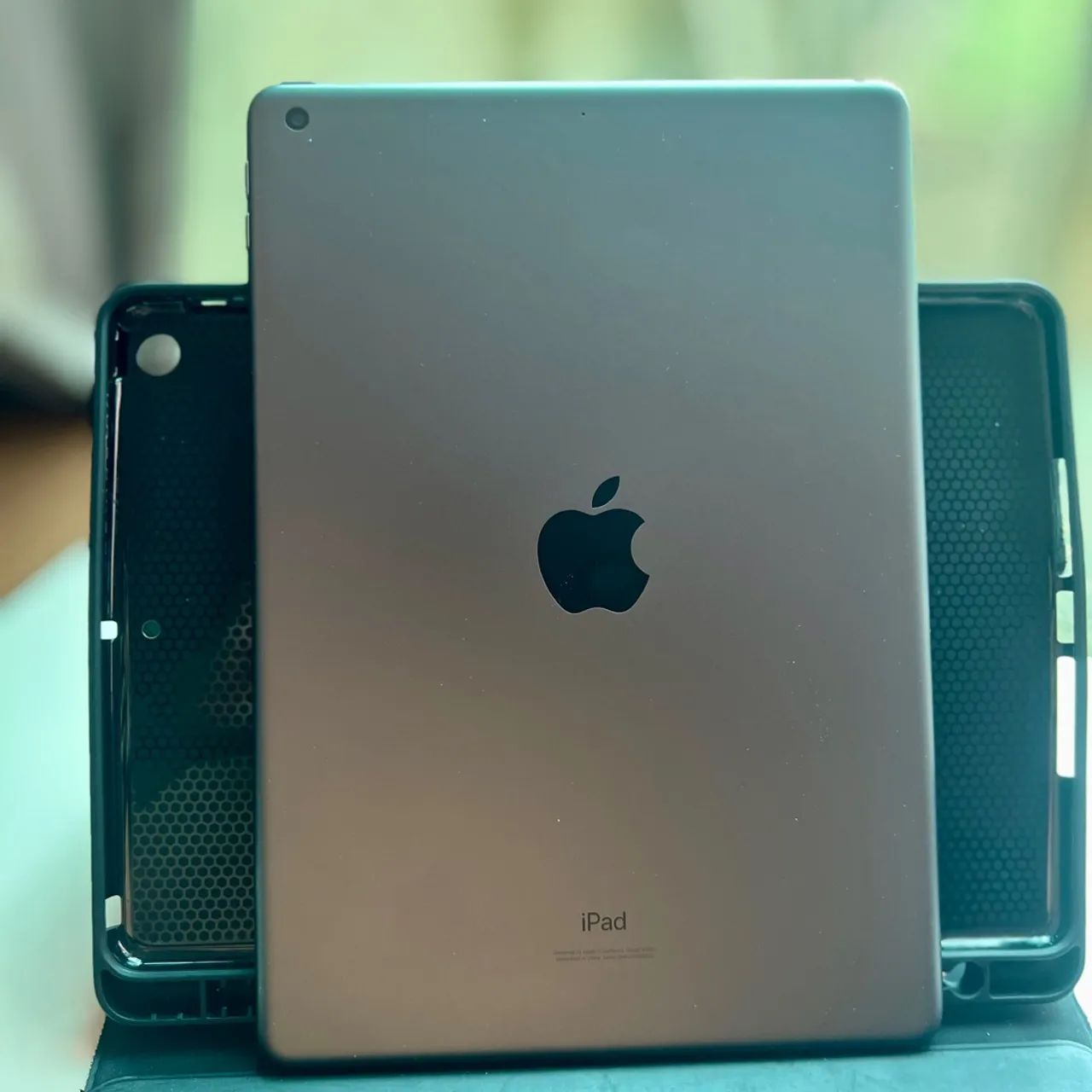 iPad Cinza 8 com caneta e Capa Protetora