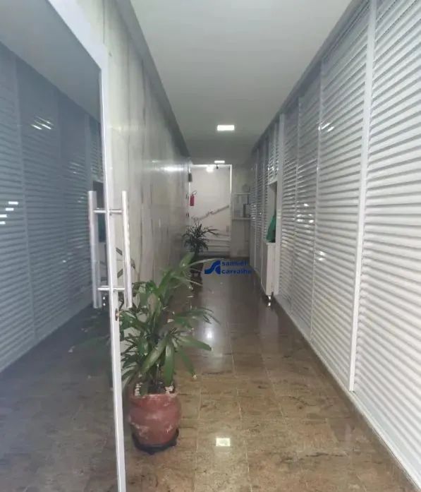 Vendo uma kit, reformada, com 30 m2, de frente, 1º andar  estilo studio. Imóvel isento de 