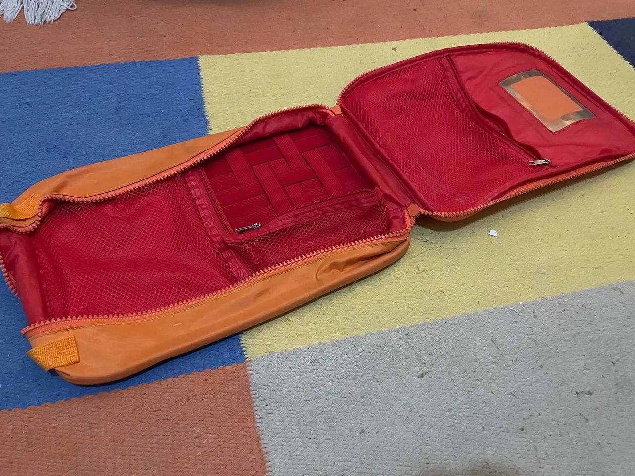 Organizador de Gadgets Emirates - Leve e Prático - Foto 3