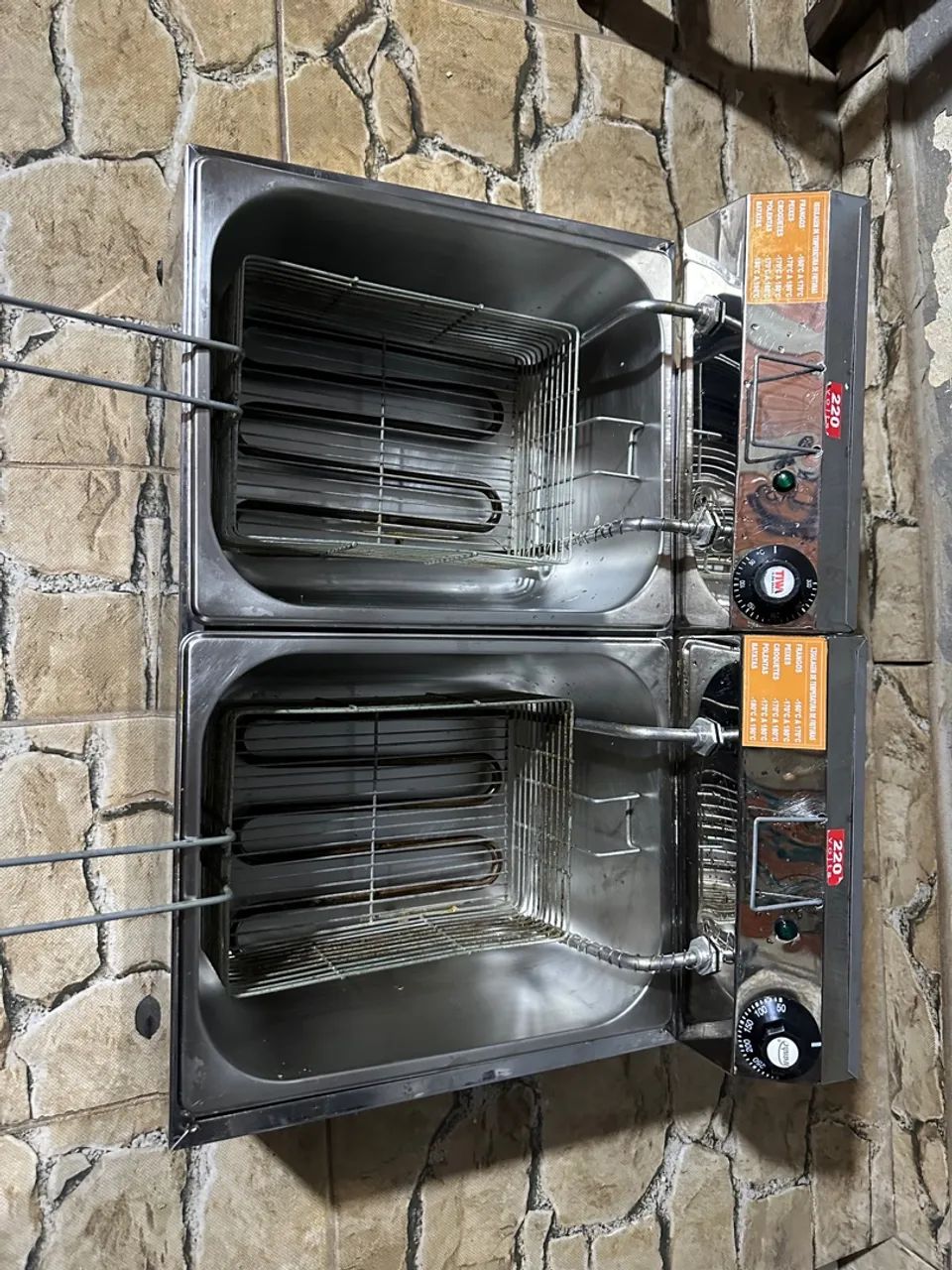 Fritadeira Dupla Industrial - 2 Cubas - Foto 3