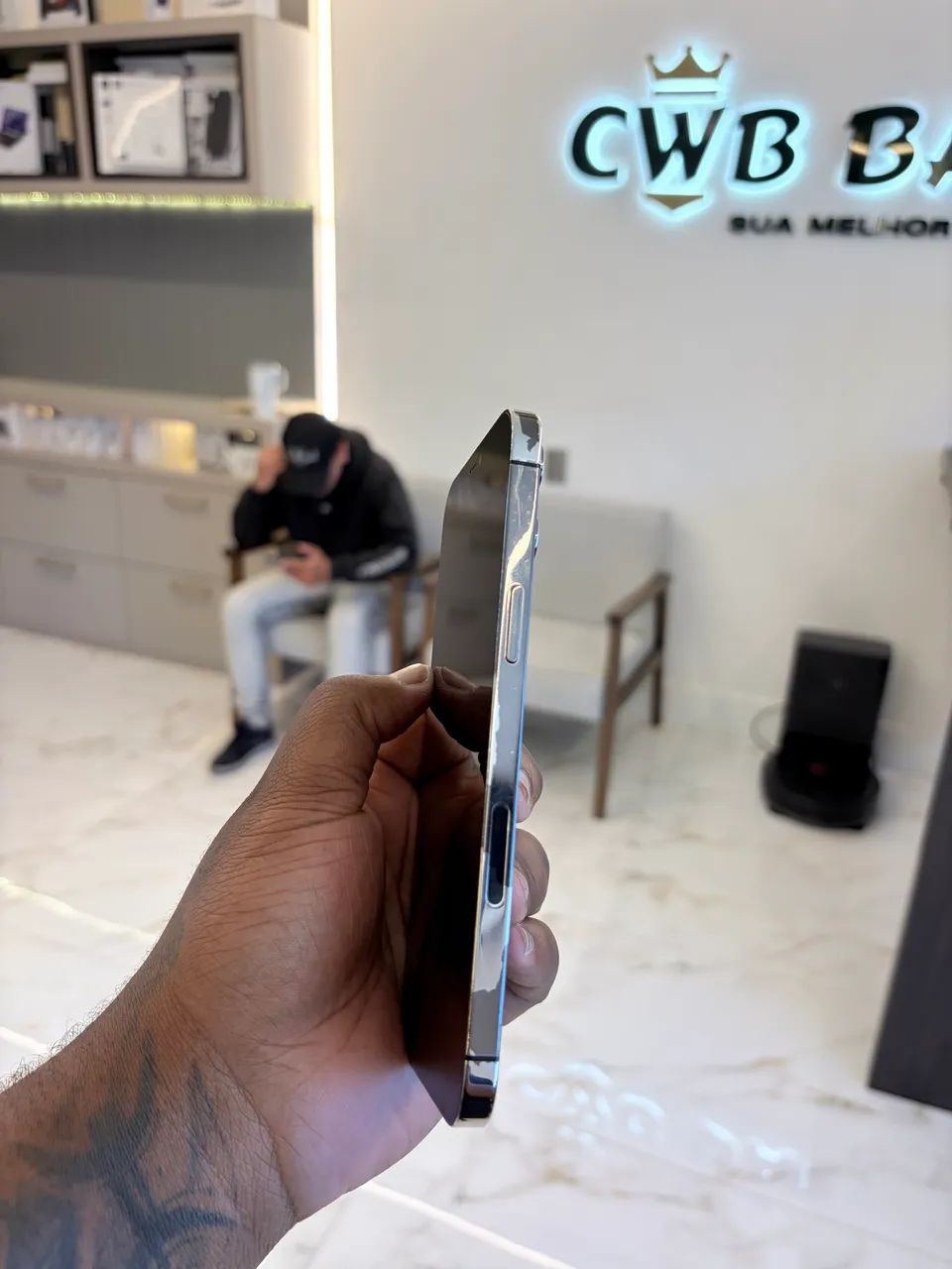 iPhone 12 Pro Max 512GB Grafite Bateria 83% Chassi descascando- Usado - Foto 5