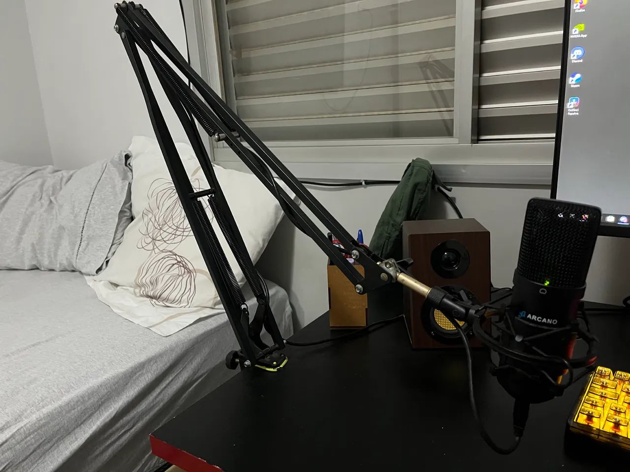 Microfone arcano am black 1 com braço articulado, shockmount e pop filter - Foto 2