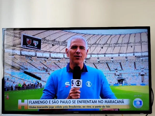 SmarTv Samsung LED 40" com resolução 4K