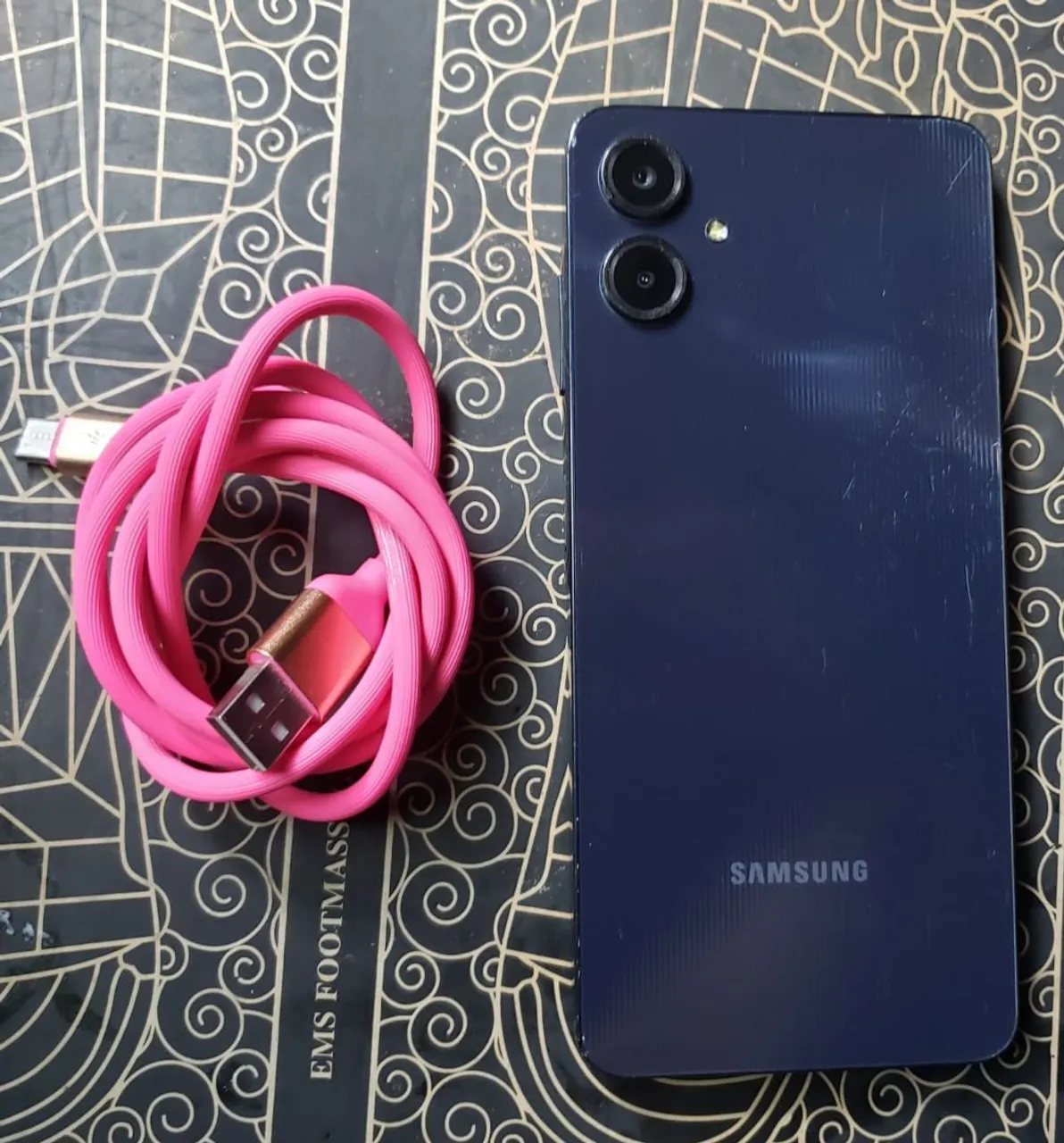 A06 128GB sem nenhum problema tudo funcionando acompanhar cabo USB