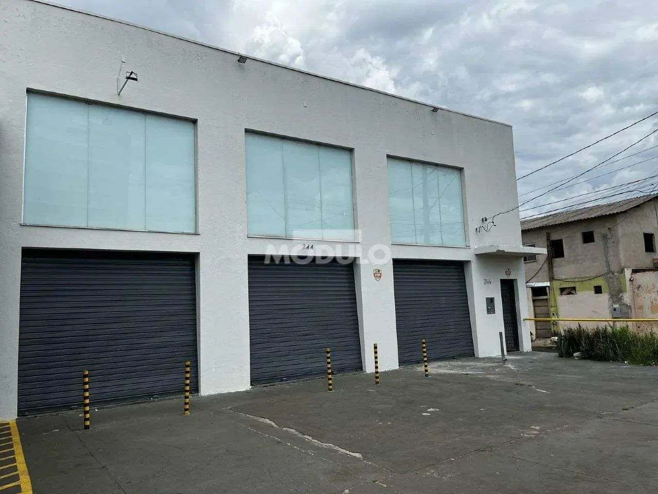 Loja comercial para locação, bairro Tibery