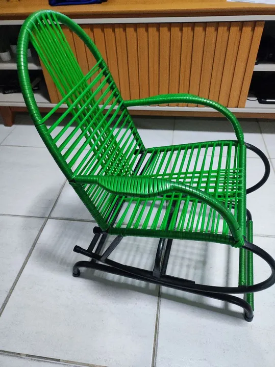 Cadeirinha de balanço.