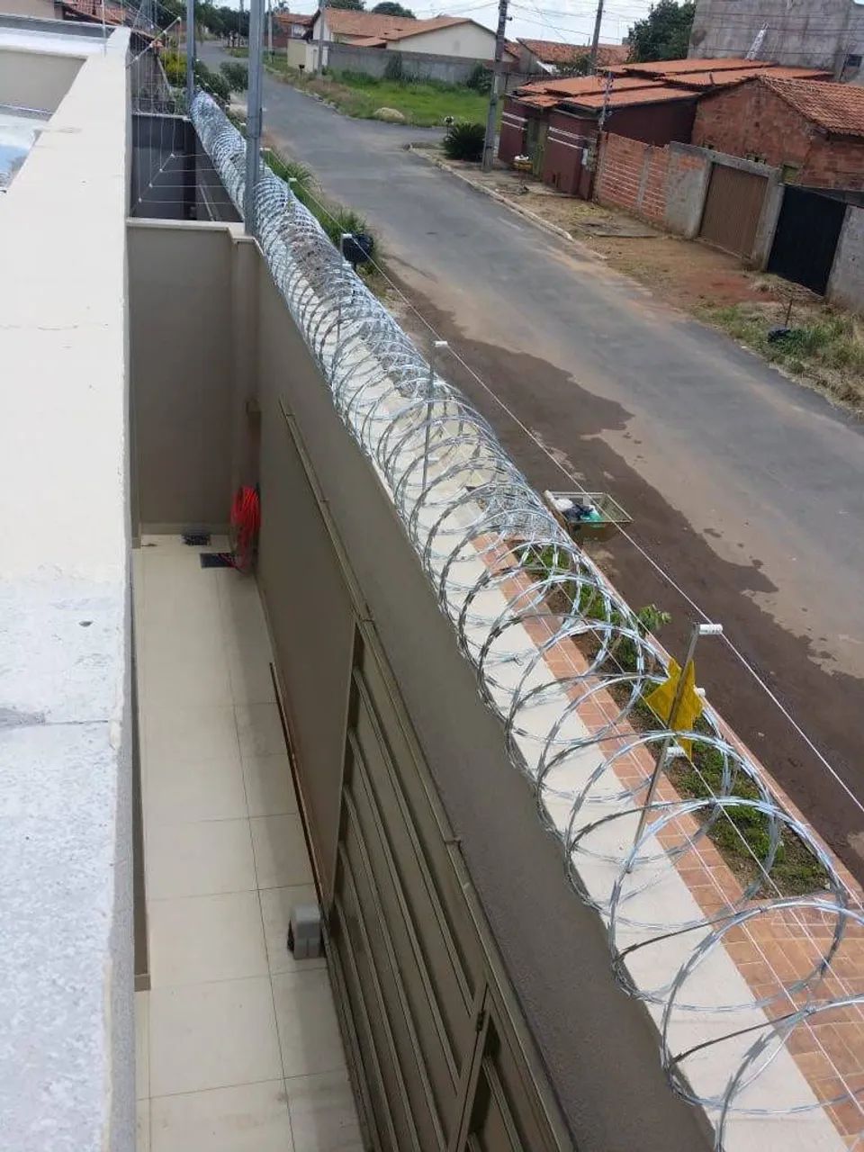 PROTEJA SEU LAR , CERCA ELÉTRICA E CONCERTINA JÁ INSTALADO  - Foto 3
