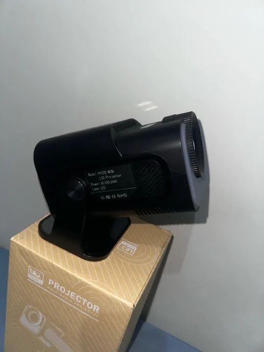 Projetor LCD Portátil HY320 