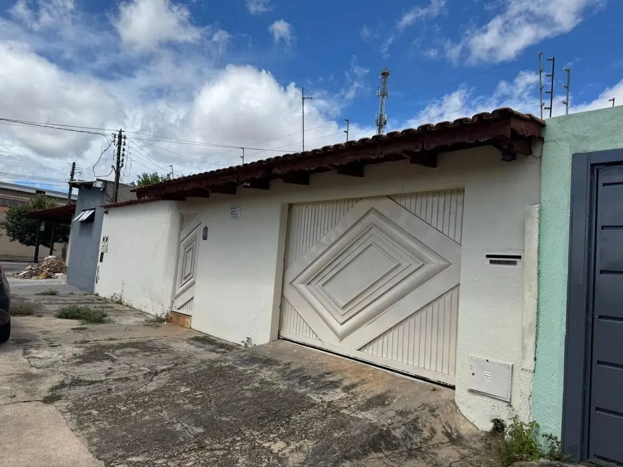 Casa 4 Qts Avenida Graça Aranha cidade satelite R$ 500 MIL
