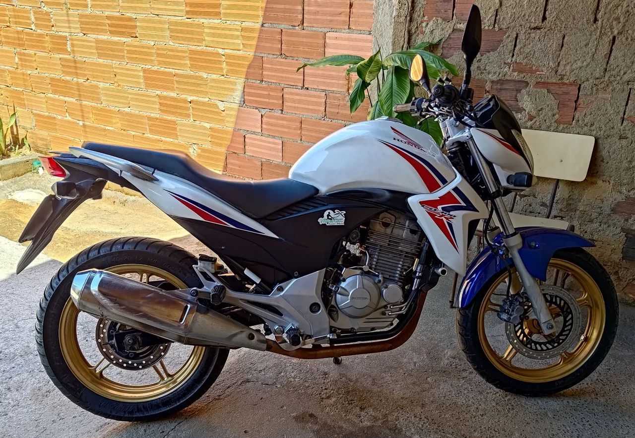 Moto CB300R 2015 capitão América 