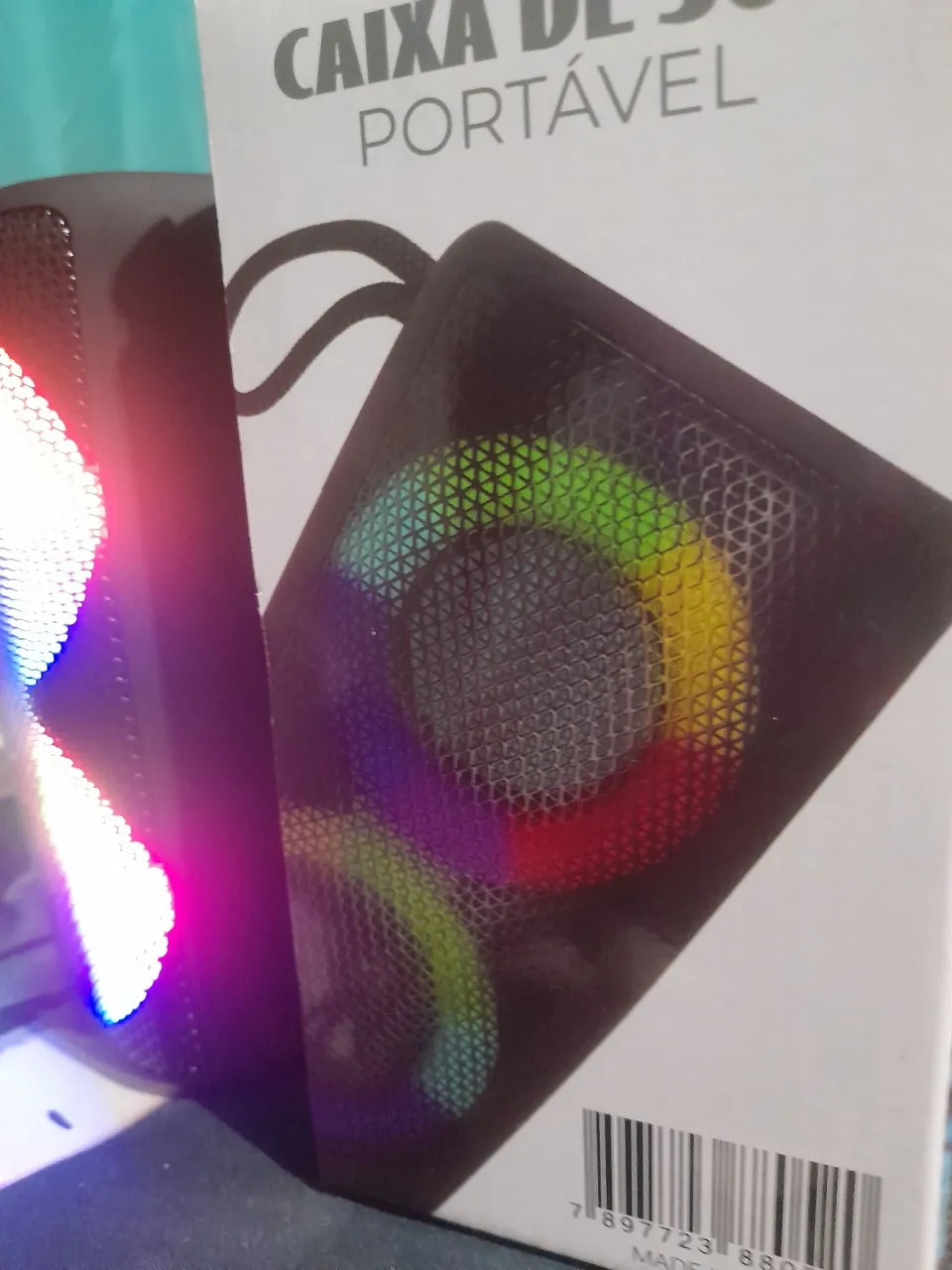 Caixa de Som Portátil com Luzes LED