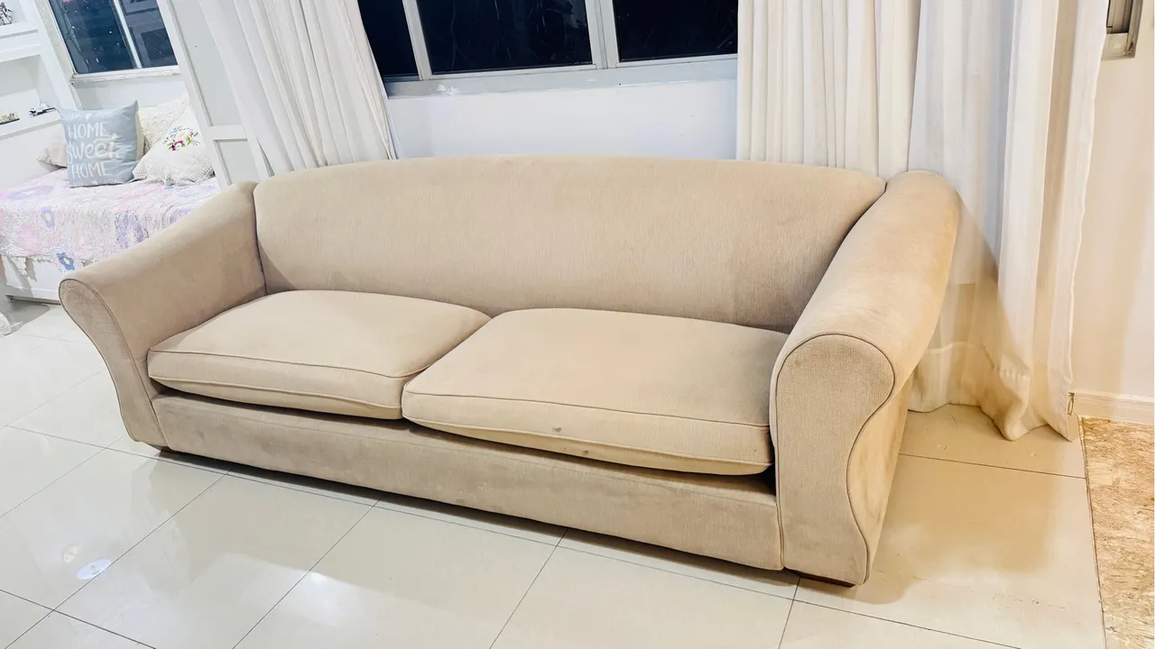 Sofá 3 Lugares Estilo Clássico - Conforto e Elegância p/ Sala promoção