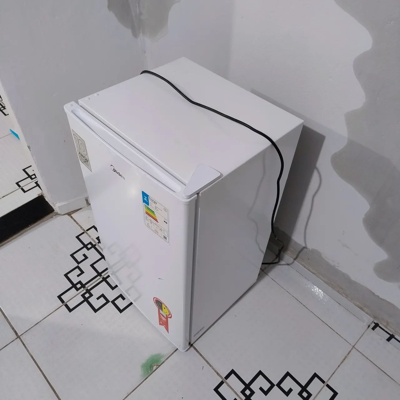 Frigobar Midea 220v R$800,00 - Foto 5