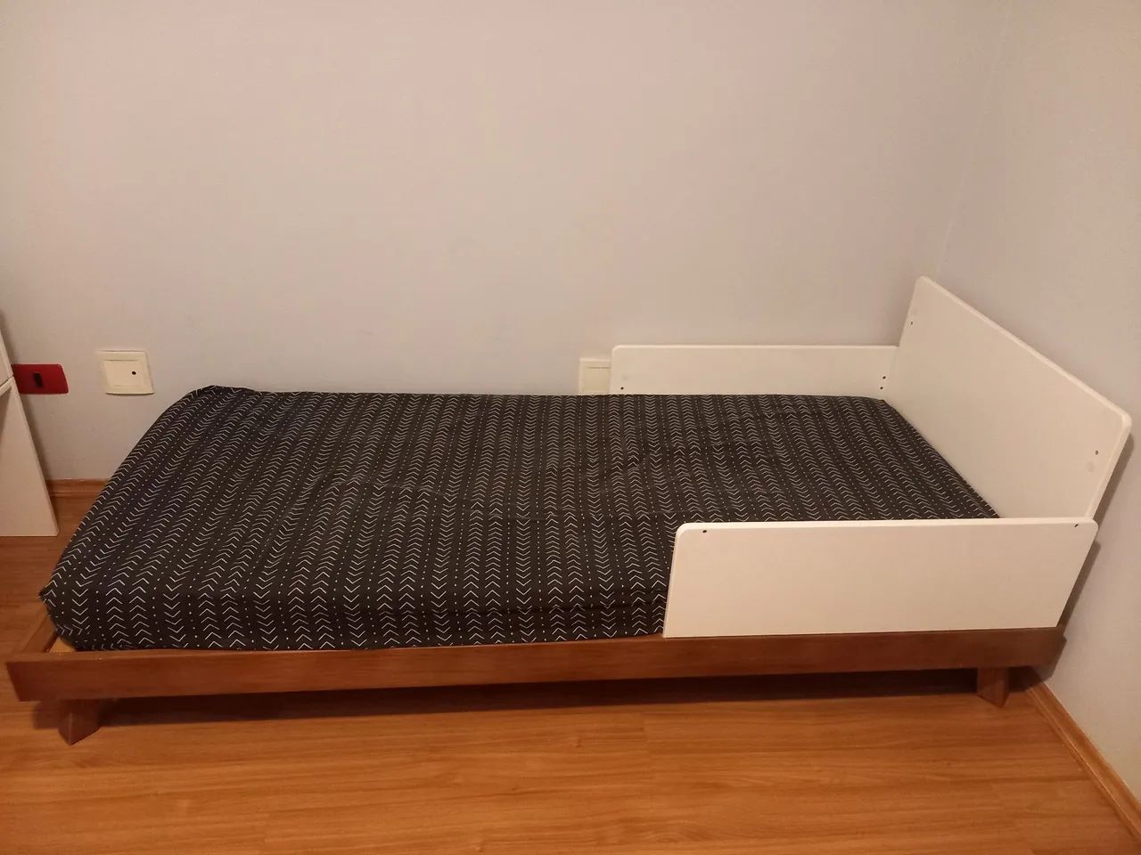 Mesa de cabeceira64961567937665121