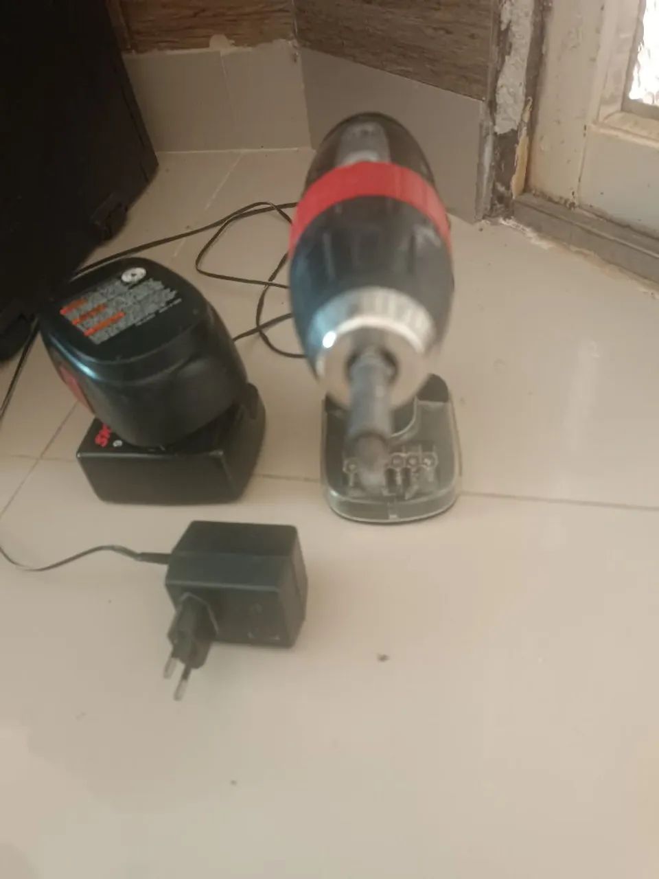 Furadeira e Parafusadeira Skil 9.6 V com as brocas funciona e sem garantia ok! - Foto 3