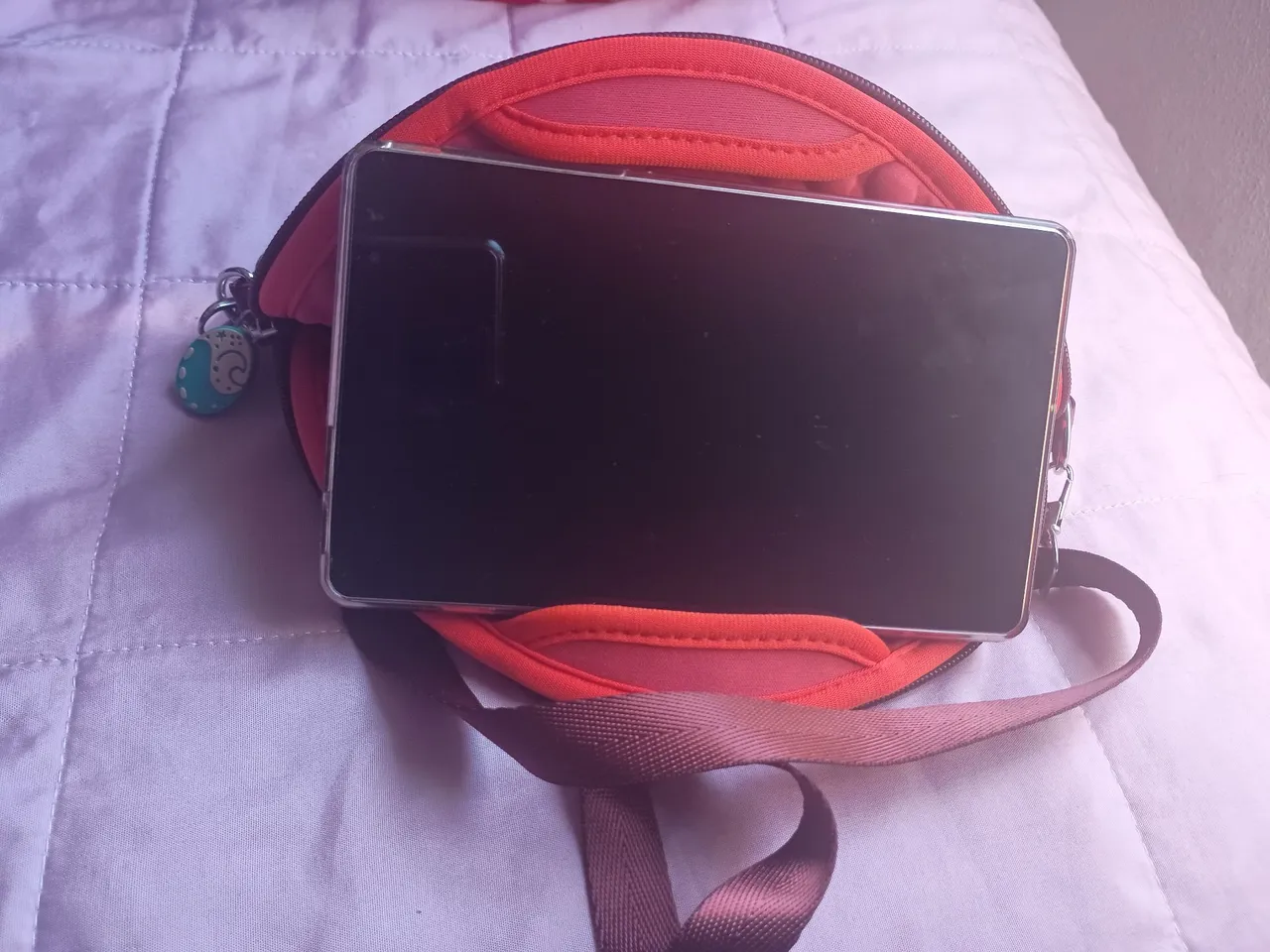Tablet no estojo