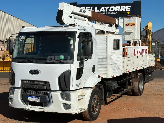 Ford Cargo 1317 2012 com Cesta Aérea Axion BRx4313i 2021 - Pronto para Trabalhar