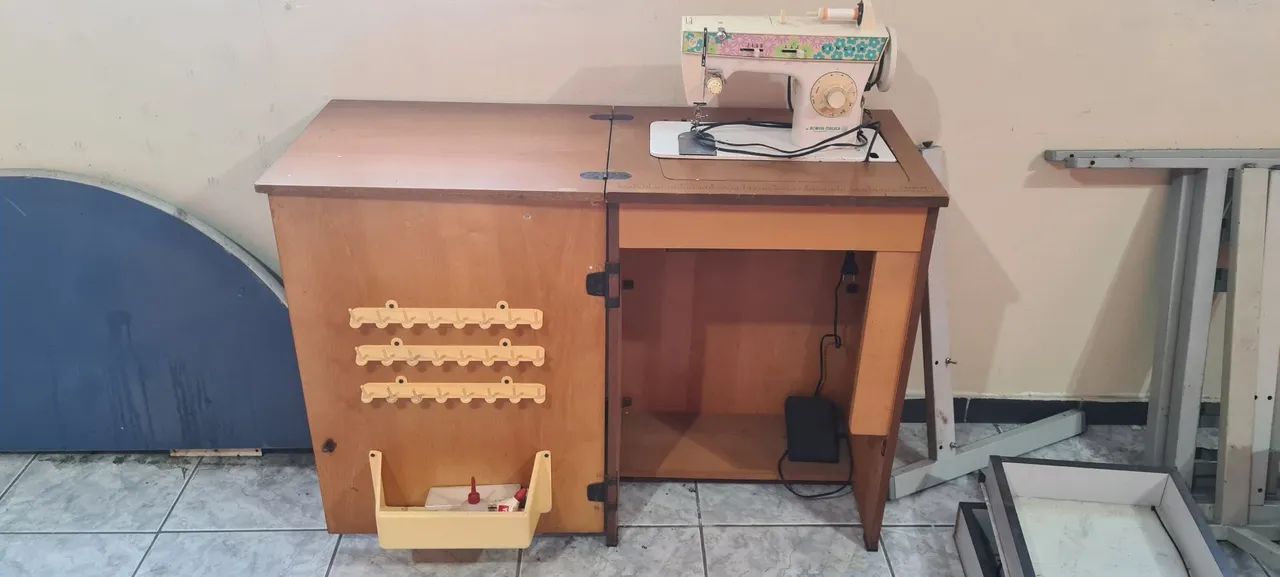 Máquina de Costura Singer Bobina Mágica 