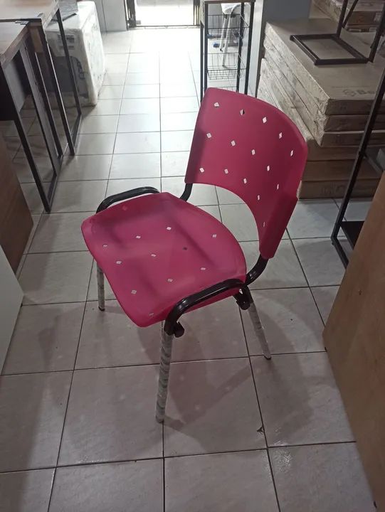 Cadeira Rosa em promoção - Foto 2