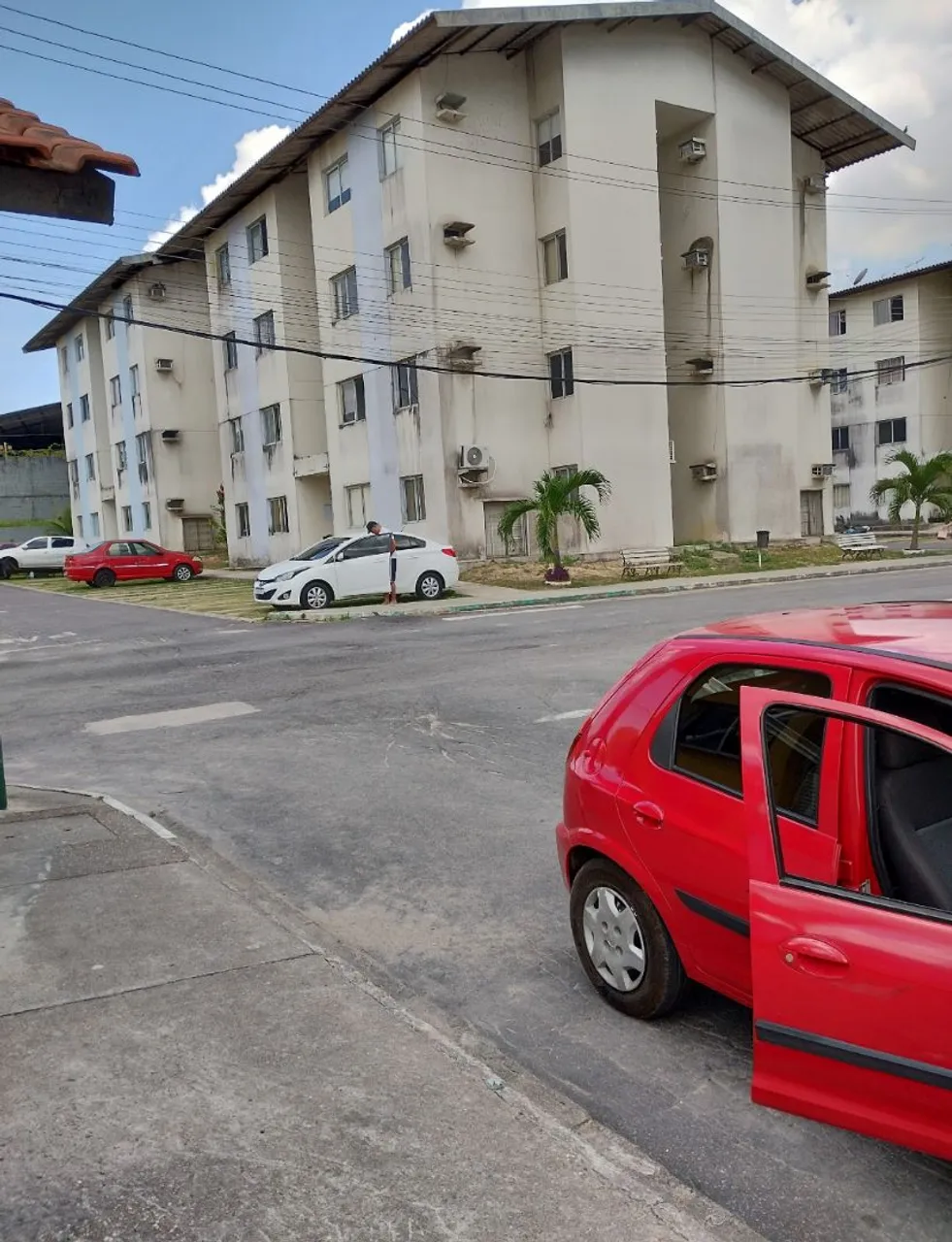 Apartamento próximo a Torquato Tapajós. Em frente ao Colégio Arthur Virgílio