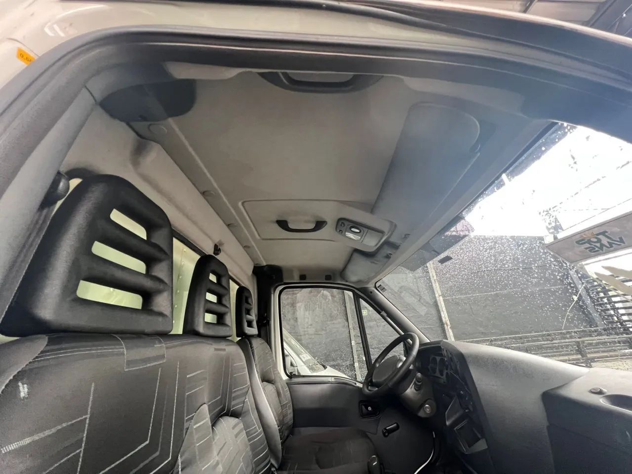 Iveco Daily 35s14 2011 novíssima  - Foto 8