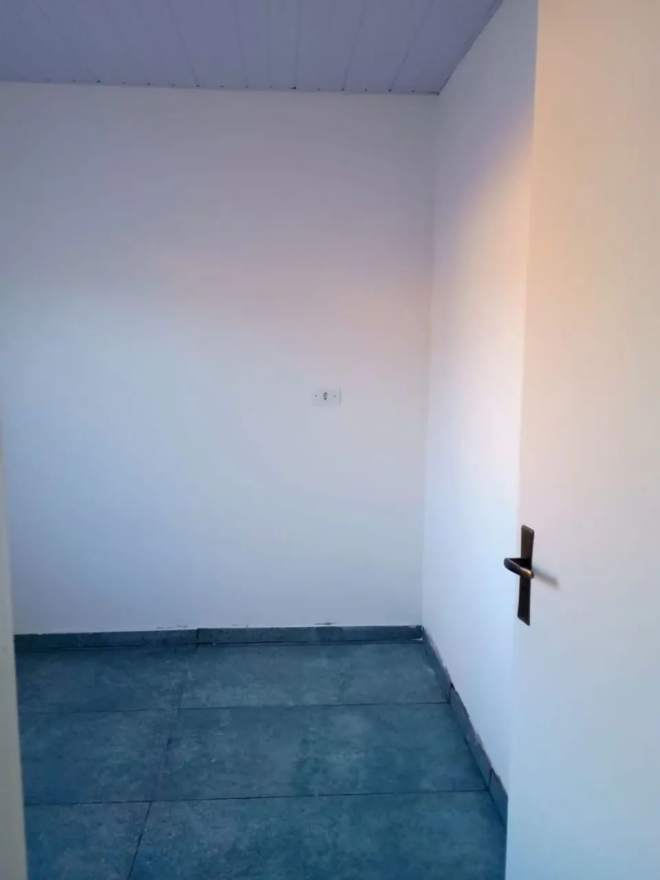 Alugo casa sozinha no quintal 2 quartos 1400  - Foto 5