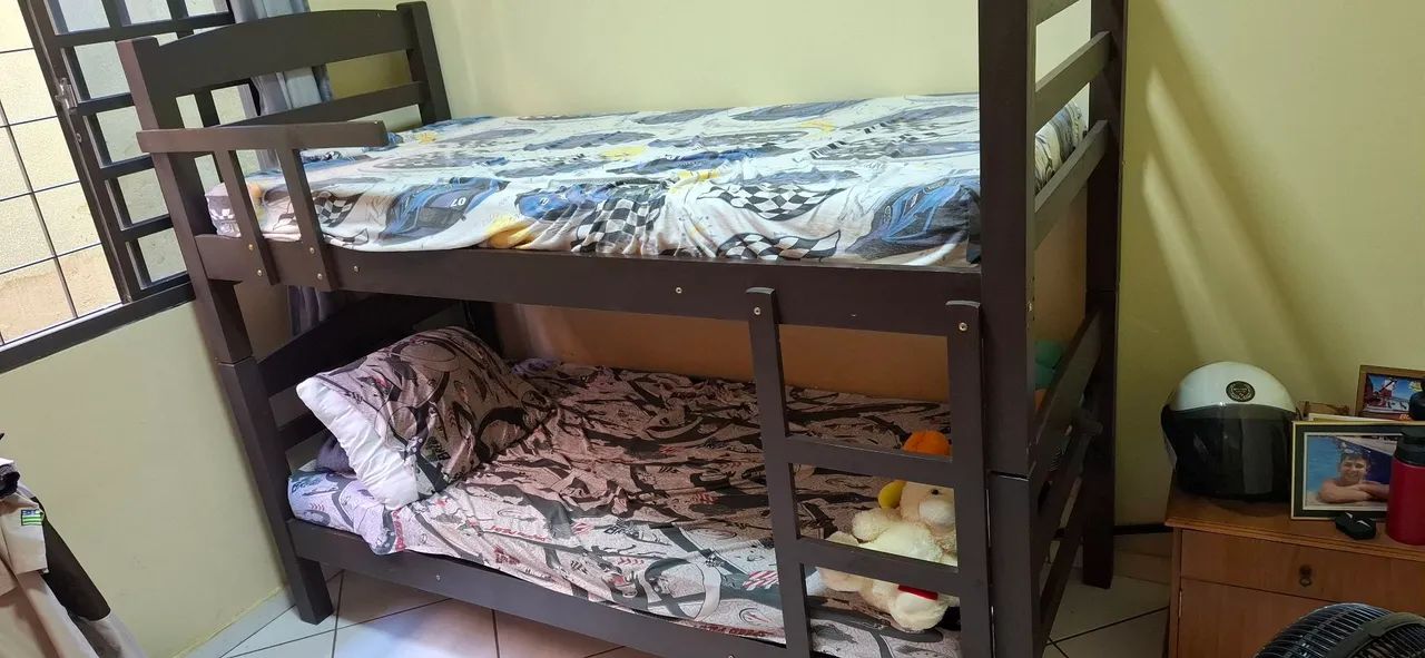 Beliche de madeira em ótimo estado