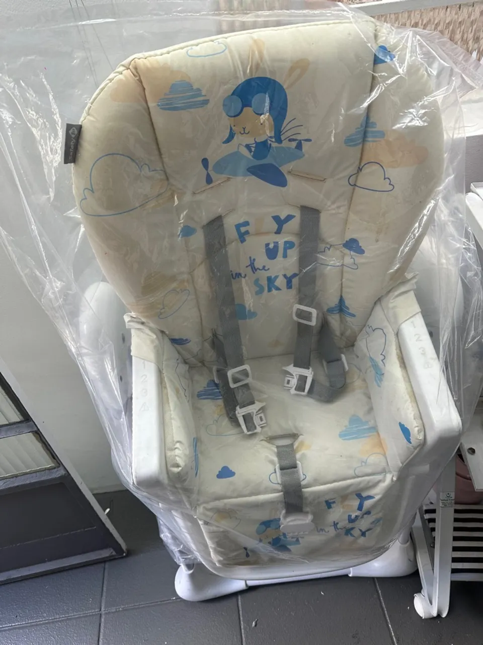 Cadeira de Refeição Infantil - Conforto e Segurança
