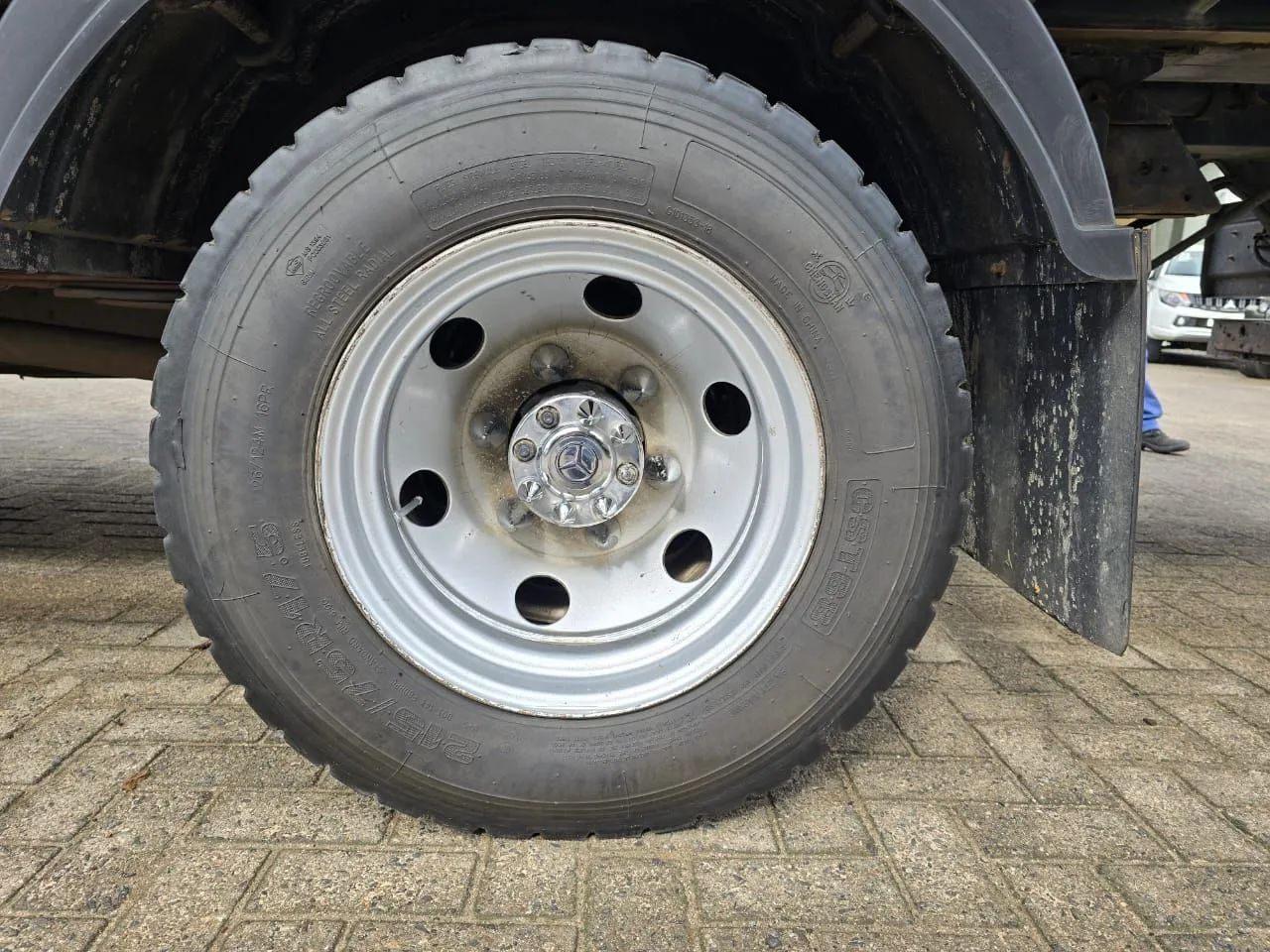 2008 Plataforma MB 710 Plus  - Foto 3